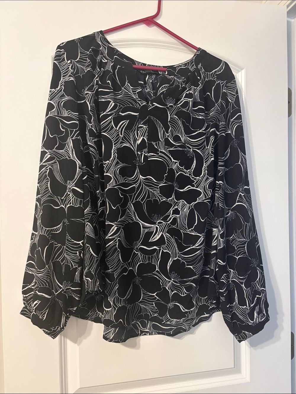 41 Hawthorn Black and White Floral-Print Long Sleeve Blouse